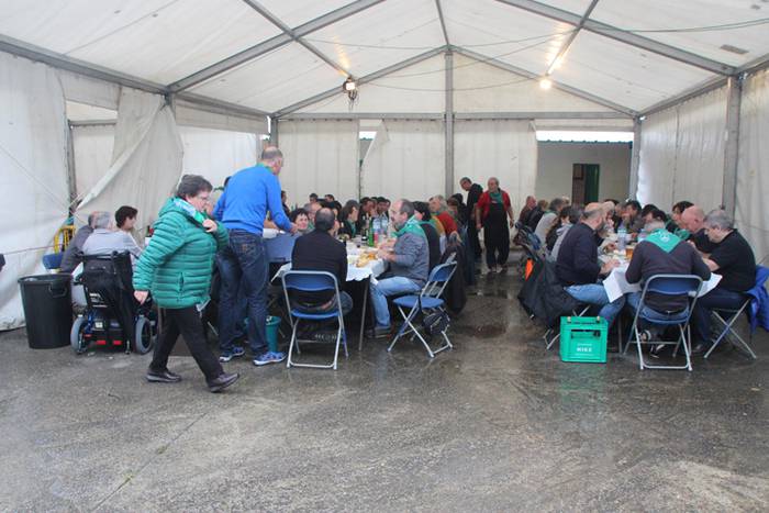 Bazkaria, dantzatu eta abest 2 1508689079130