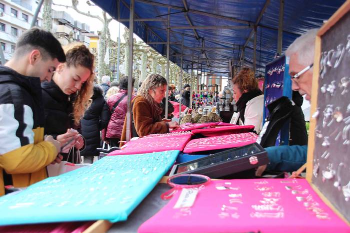 Gabonetako azokak jende asko 40 1576941767214