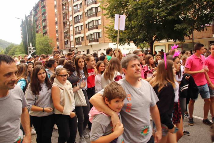 Kalean gora eta behera, kuad 8 1564506789124