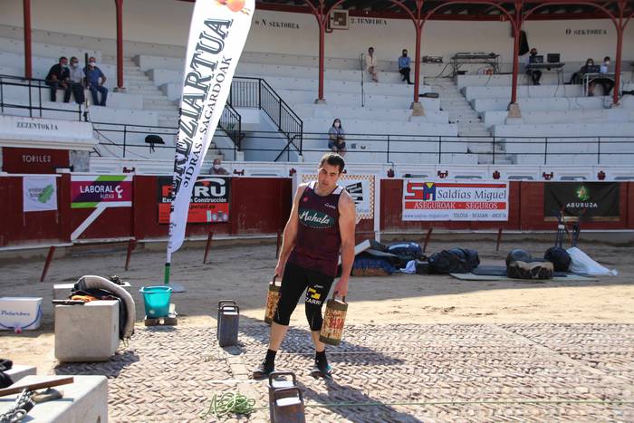 Izetatarrek jantzi dute txap 32 1624130523134