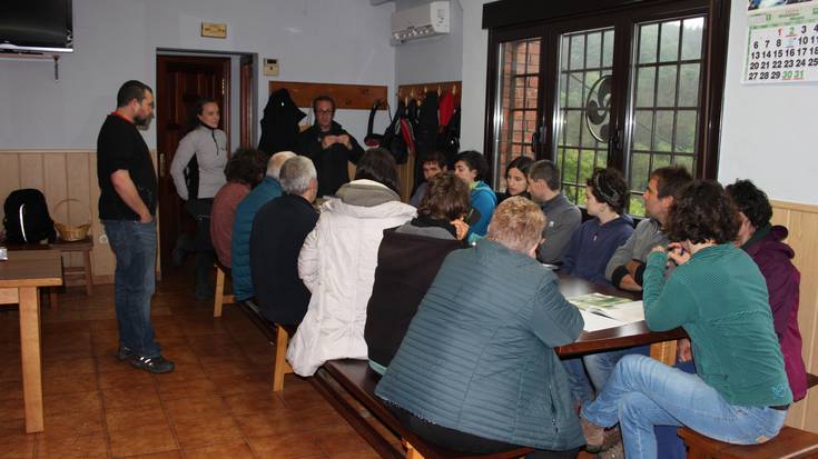 Ezkur hanburgesa egiten ikasi dute Bedaion