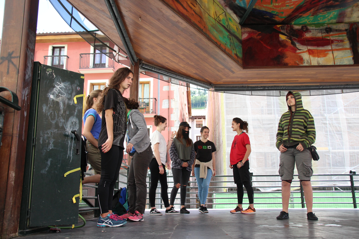 Rolak aldatzetik, gizartea a 4 1494077523963