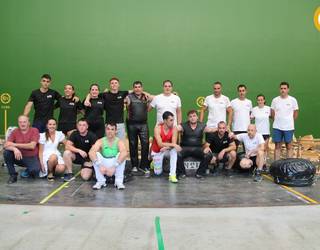 Ezkondu eta ezkongabeen arteko indarrak berdinduta