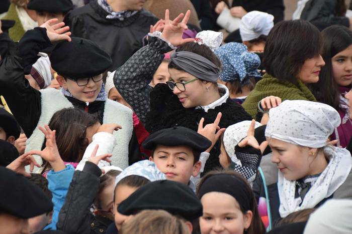 Ibarrako Uzturpe ikastolakoak gabon eskean 33 1545653477207