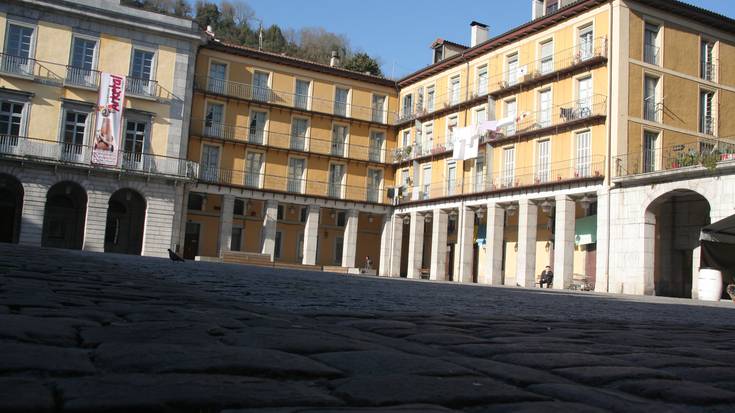 EAJk alokairuko etxebizitzen parkea handitzearen alde egin du