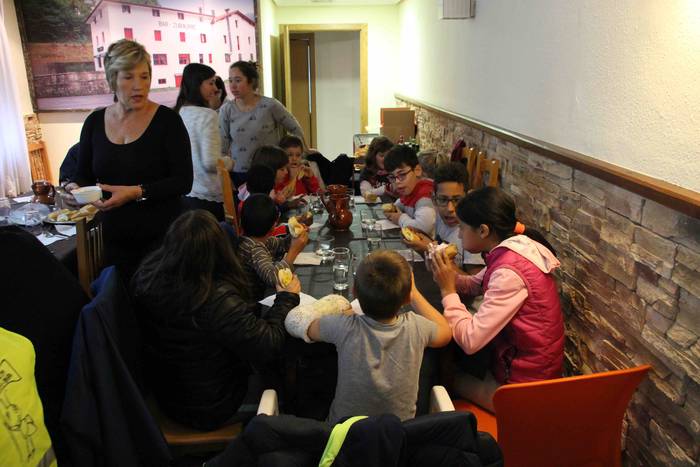 Ikaztegietan Tipi Tapa egita 33 1541008233249