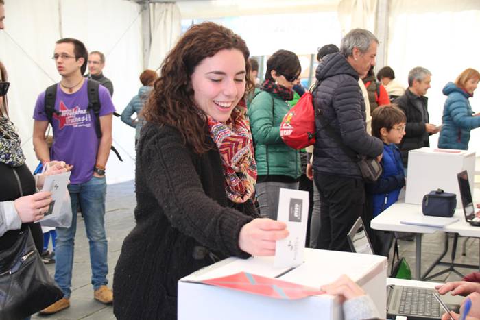 Aurpegi ezagunak bozka emate 28 1489931191303