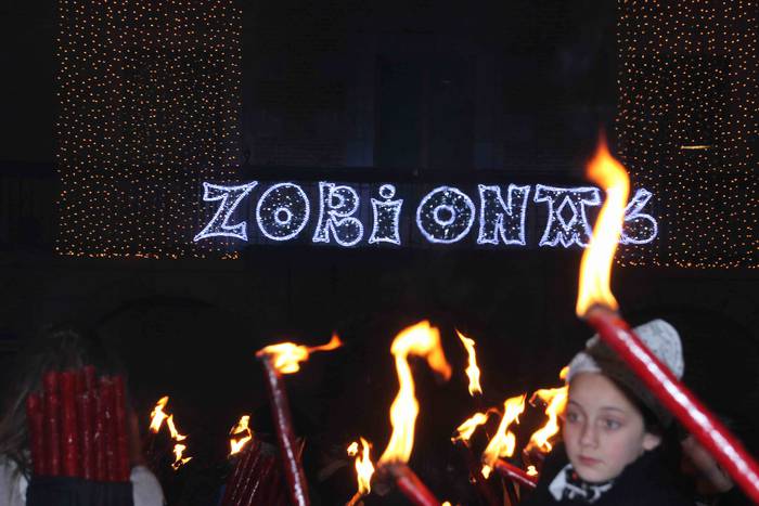 Errege magoen desfilea tolos 14 1546717633066