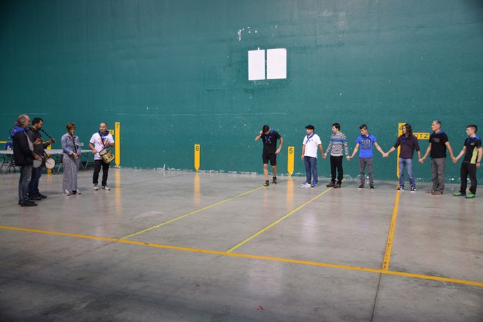 Dantzaren sokak lotuta - 10