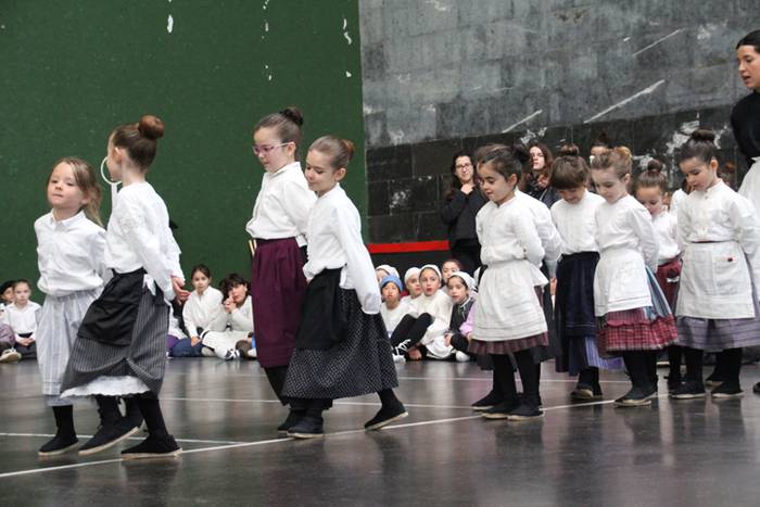 Bukalaik dantzari txikiz bet 23 1525522068024