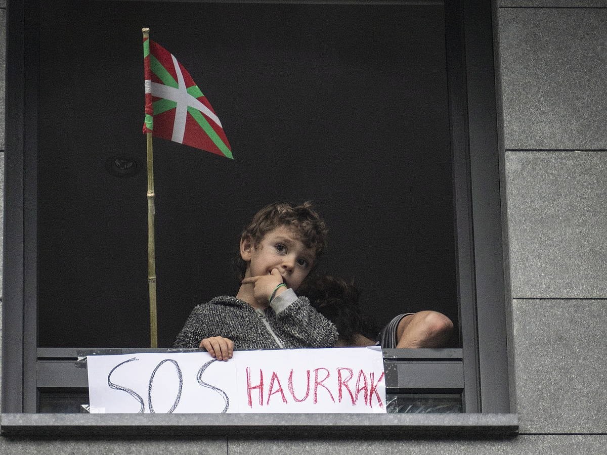 Igandetik aitzinera egunean ordubetez atera ahalko dira haurrak kalera