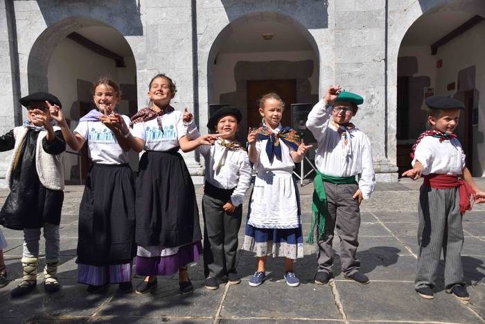 Orendain festak dantza emana 18 1534332747168