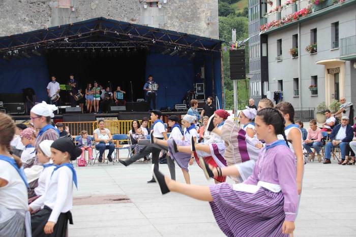 Dantzak, txistuak eta trikit 11 1565549074911