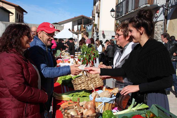 Azoka eguna ospatu dute Bera 11 1541345534043