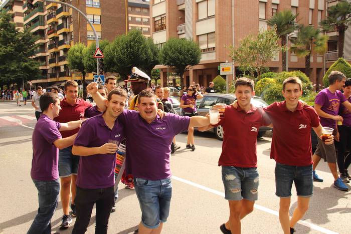 Kalean gora eta behera, kuad 57 1564506822729