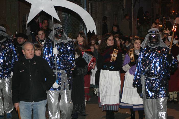 VILLABONAKO ERREGE MAGOEN DESFILEA 2017 19 1483976068178