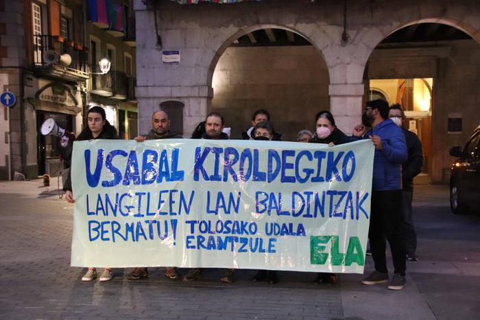 Kiroldegiko langileek protesta egin dute