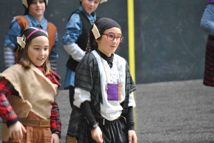 Euskal mitologiaz jantzi da  28 1582282576370