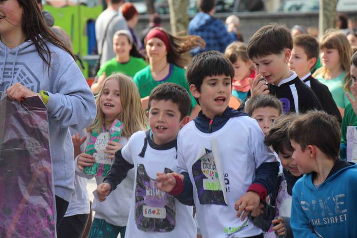 Txikienek eman diote hauspoa 18 1555155532277