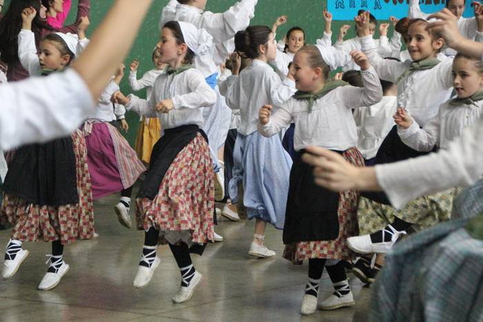 Txikienen oinak dantzan, fes 4 1527423264201