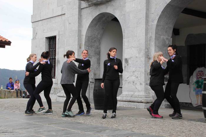 Emakumeek dantzan jarri dute 15 1552145613285