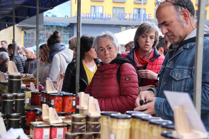 Gabonetako azokak jende asko 5 1576941744067