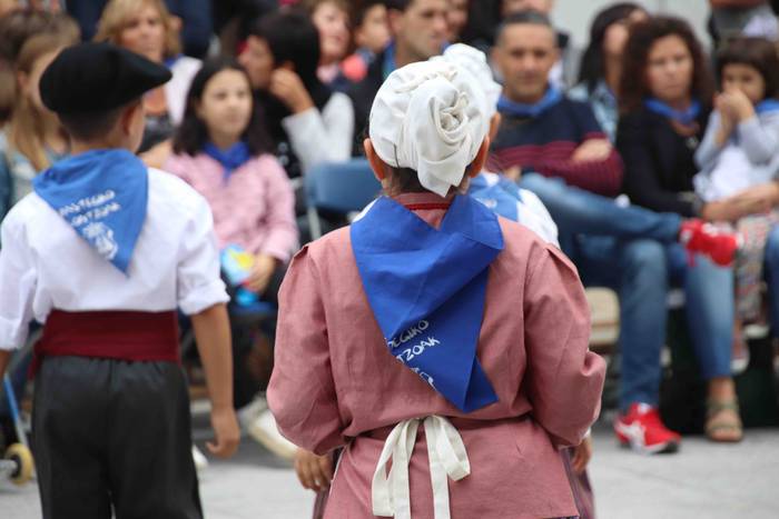 Dantzak, txistuak eta trikit 23 1565549081846