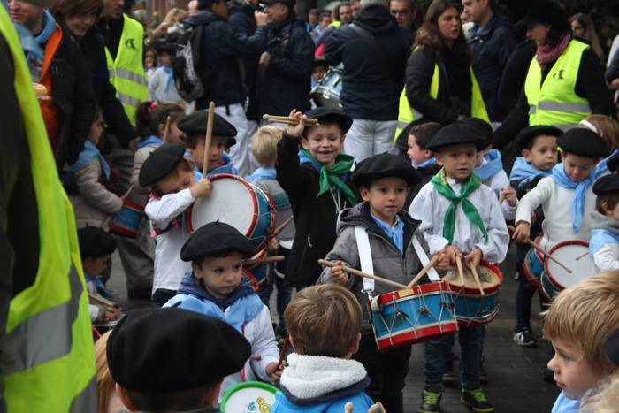 Larramendi auzoko danborrada 5 1540643352146