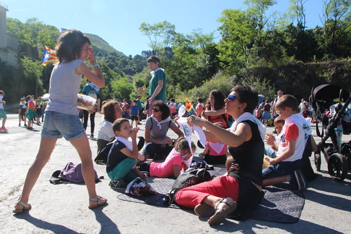 Eskuak batuta, desio bakarre 14 1528640550027