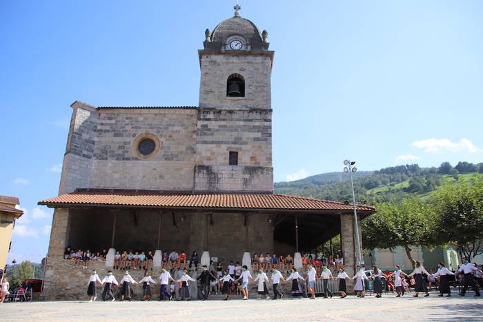 Berriro ere elkarri eskutik  7 1632576976270