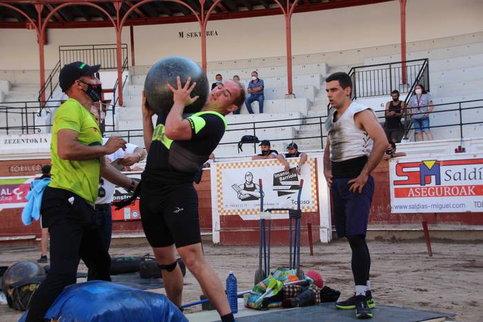 Izetatarrek jantzi dute txap 47 1624130528235