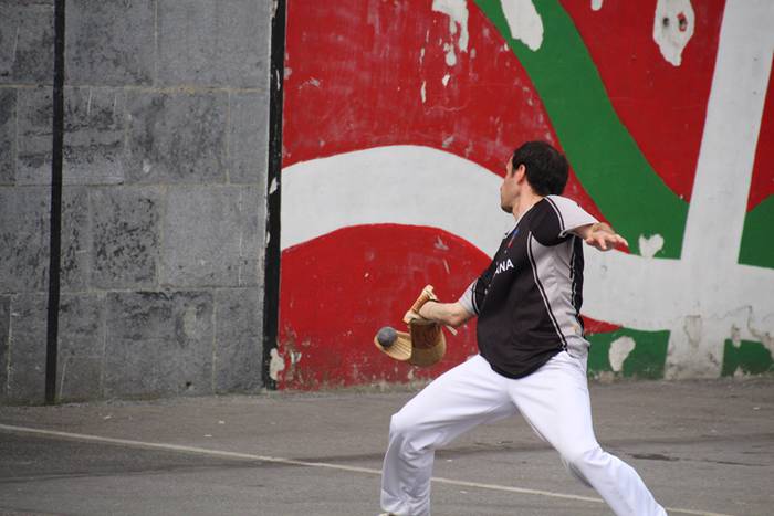 Behar Zana 70. urteurrena errebotea 10 1465127722698