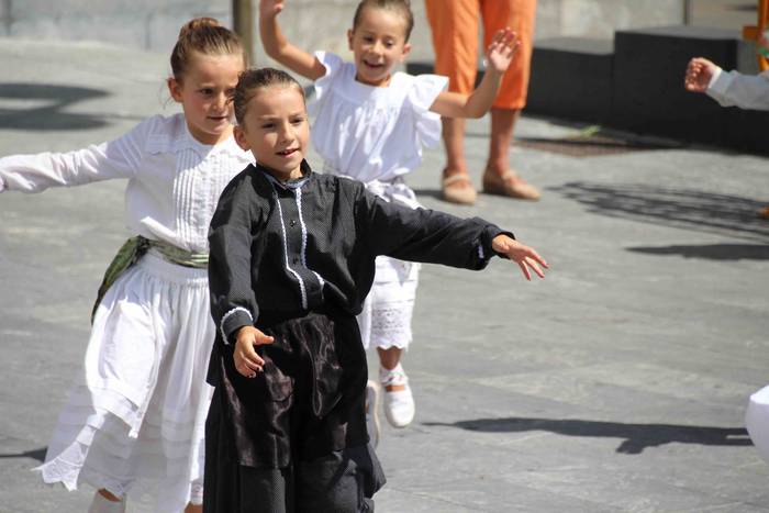 Axeri-dantza Aduna Jaiak 201 16 1534334013505