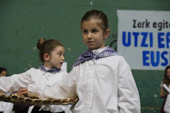 Dantzari txiki eguna anoetan 14 1463914943696