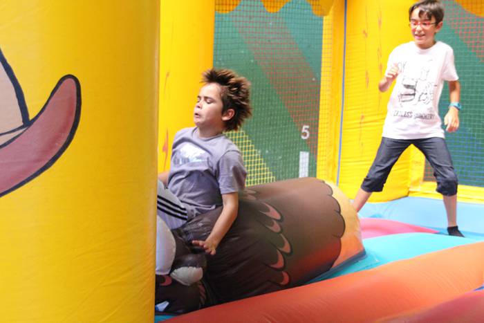 Helduak mahaiaren bueltan, e 15 1502640669887