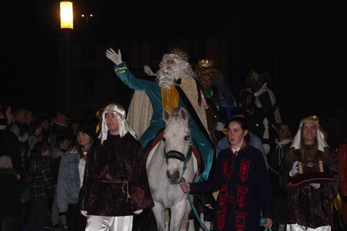 Errege magoen desfilea tolos 17 1546717634481
