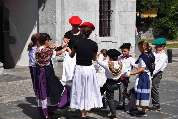 Orendain festak dantza emana 30 1534332976377