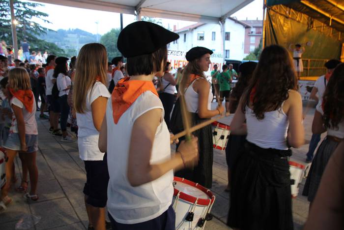 Elbarrenako festen hasiera 26 1473275811743