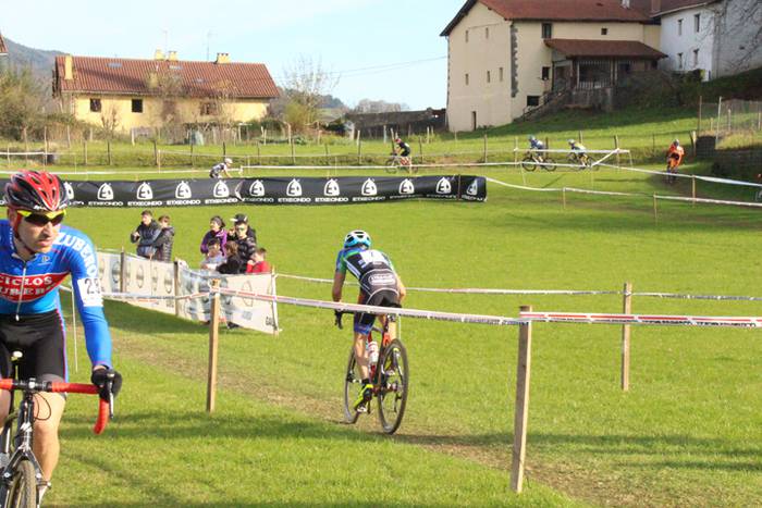 ASTEASUKO ZIKLO KROSA 2016 37 1481215174107