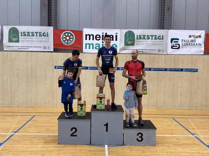 V. Irristaka Indoor Saria 16 1577393174268