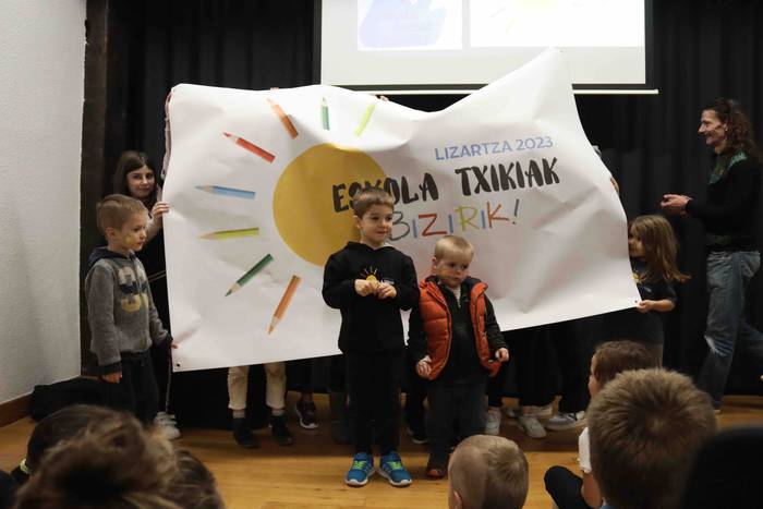 Eskola Txikien Festako logo  22 1668190209036