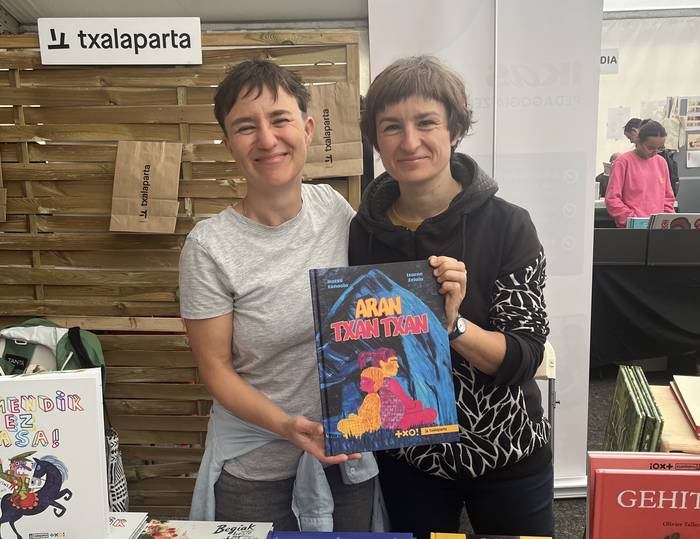 «Kantuak potentzial handia du eta hegoak eman zizkigun liburua sortzeko»