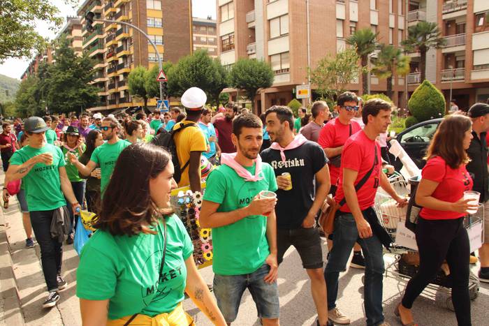 Kalean gora eta behera, kuad 53 1564506819915