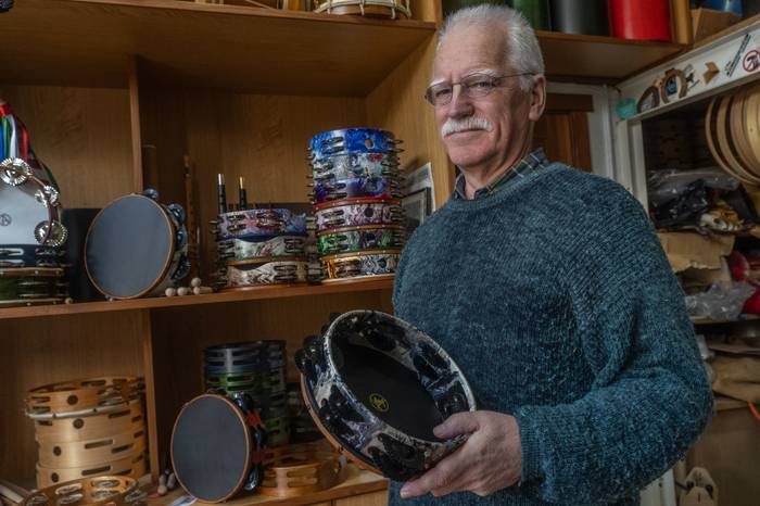 «Egin dudan instrumentu bakoitza saltzeak ematen dit pena»