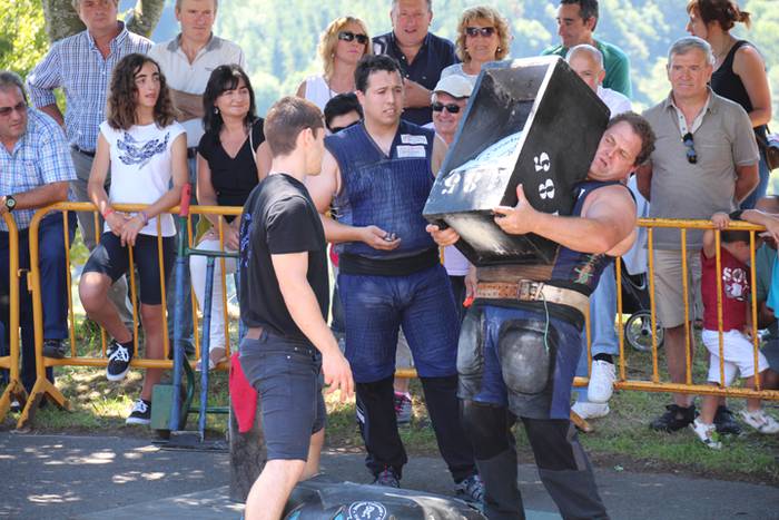 Festa giroa Santamañan 15 1468781594268