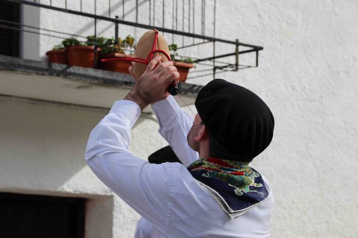 Ajerik gabe, makila eta lau  10 1551617772702