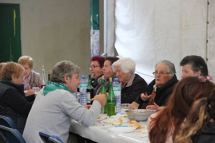 Bazkaria, dantzatu eta abest 1 1508689071830