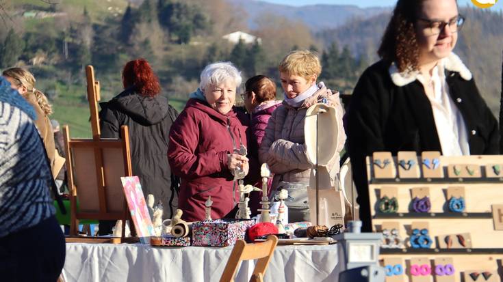 Arrakasta handiz egin dute azoka Altzon