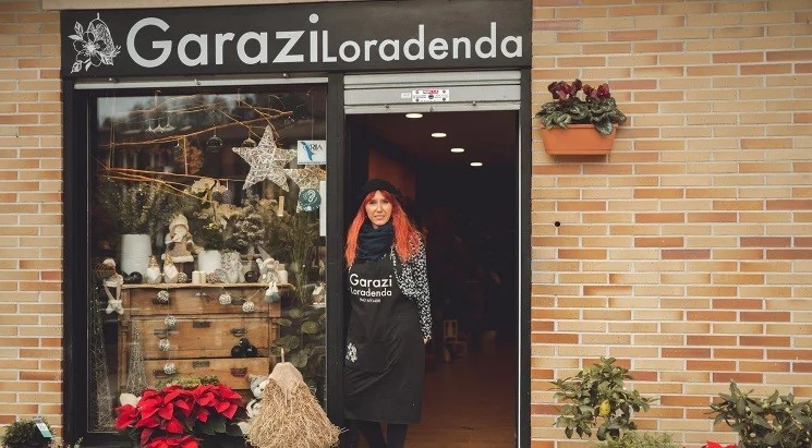 Naturak emandako guztia transmititzeko, Garazi loradenda