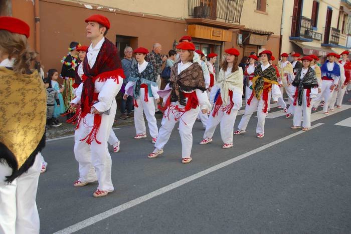 Dantzatzen duen herria 28 1581859448244